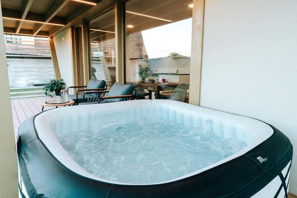 Holiday House Hona Lux Velike Lasce Εξωτερικό φωτογραφία